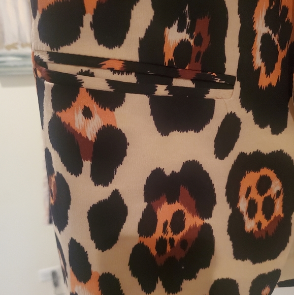 Leopard Print Blazer. Size 7 beautiful NW cream, biege , black and brown color. - Picture 4 of 4